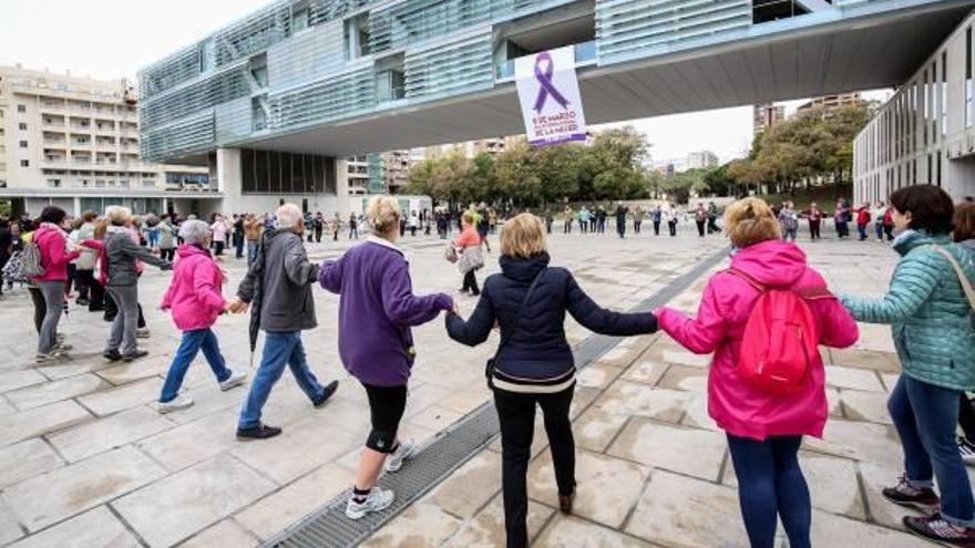 Feminismo a ritmo de música en Benidorm