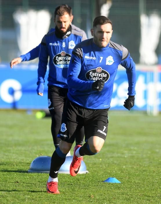 Florin Andone se reincorpora al trabajo junto al resto de sus compañeros después de perderse el partido contra el Barcelona.