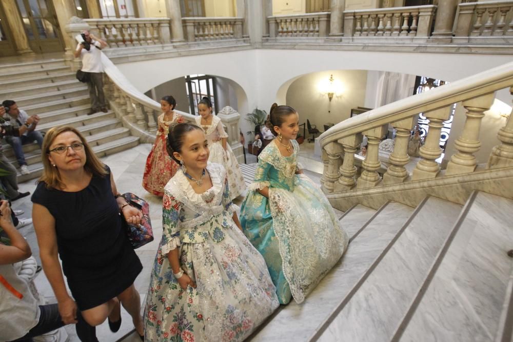 Las candidatas a fallera mayor ensayan la Proclamación y la Crida