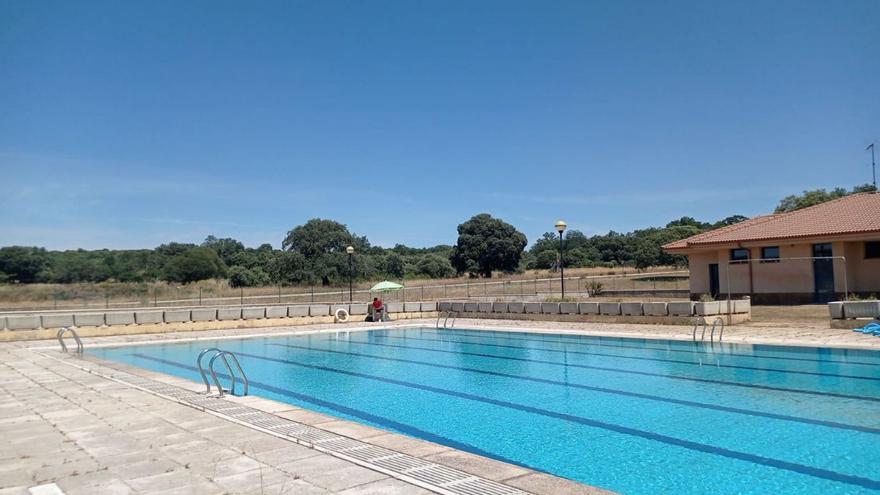 Imagen de archivo de una piscina de la provincia de Zamora. | J. S. N.