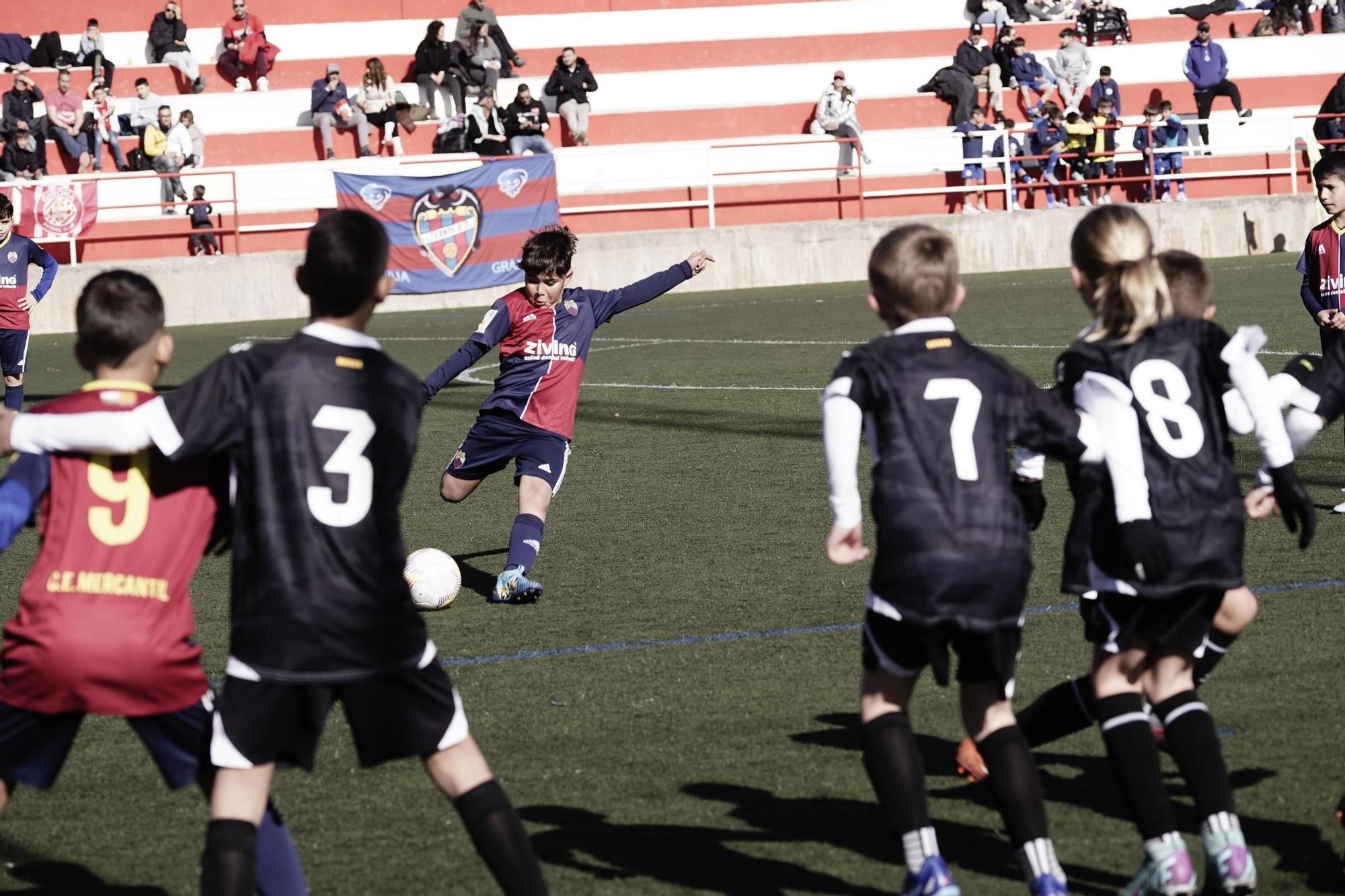 Imatges de la desena edició del torneig Ciutat de Berga de futbol-7 benjamí