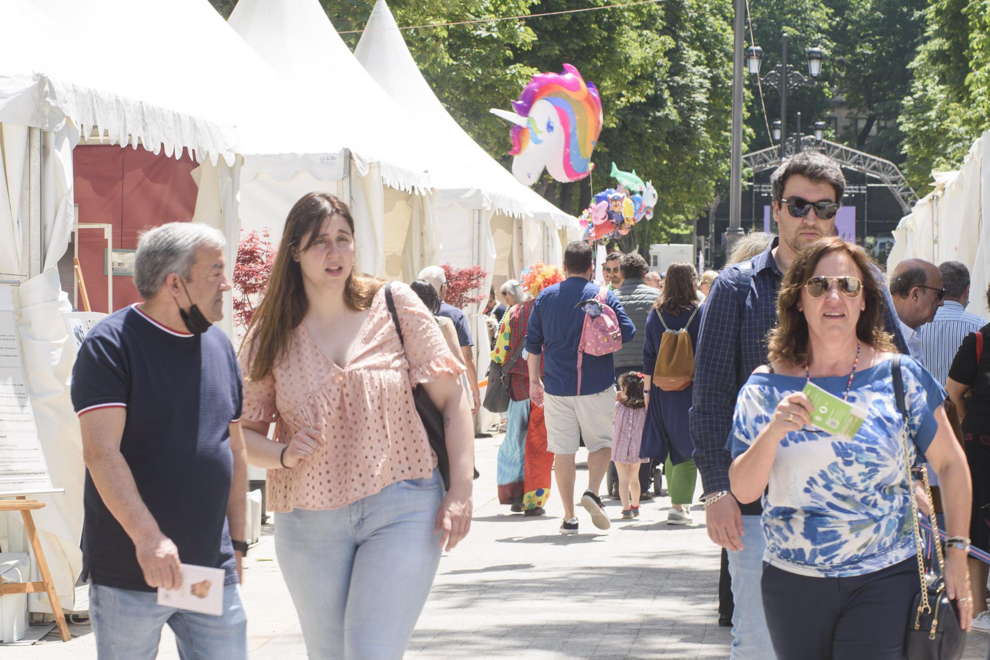 Galería de fotos: buen ambiente y sol en la celebración de la feria de la Ascensión en Oviedo