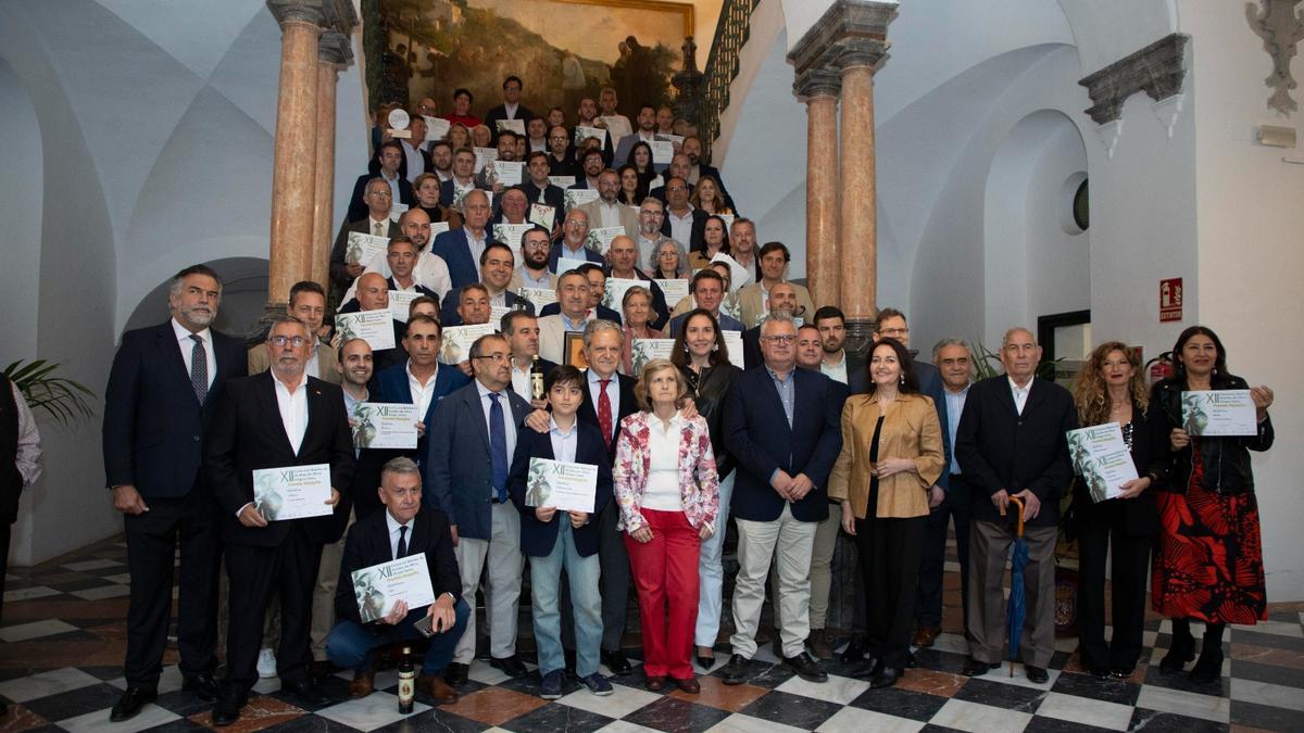 Foto de familia de los premiados.