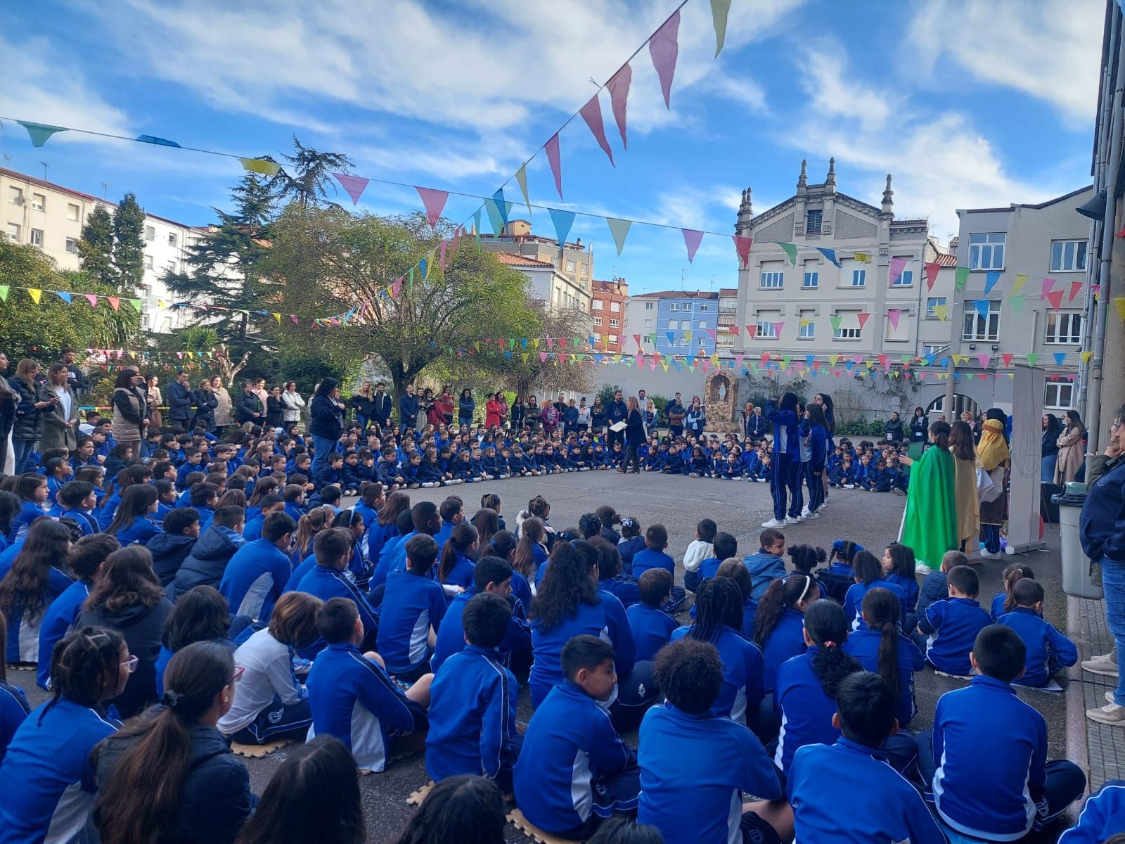 Fiesta colegial en el Patronato por San José (en imágenes)