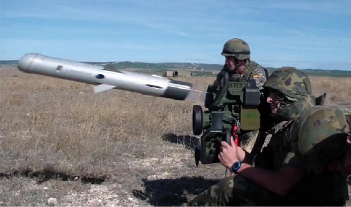 Alumnos de la Academia de Infantería de Toledo disparan un misil Spike de fabricación israelí.