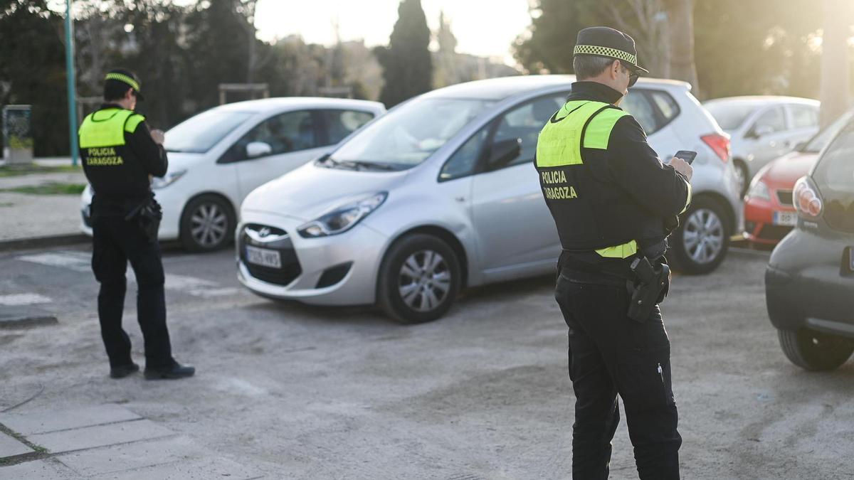 Detenido un conductor en Zaragoza tras chocar contra un poste del ...