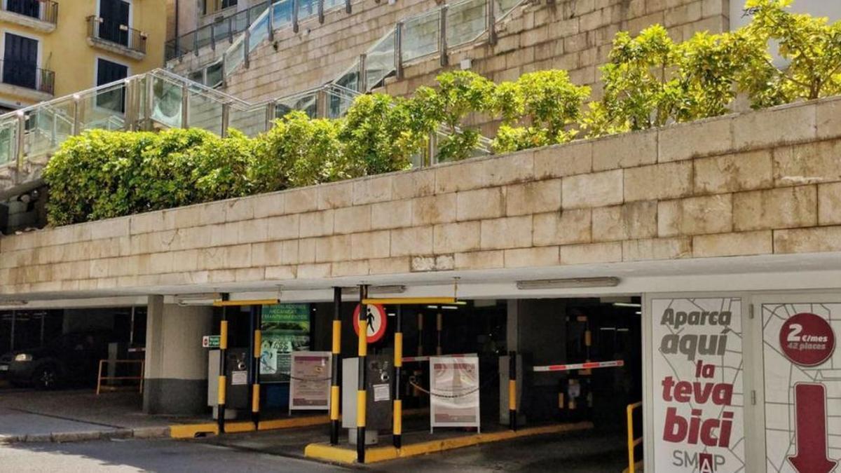 Die Einfahrt zum Parkhaus unter der Plaça Major in Palma.