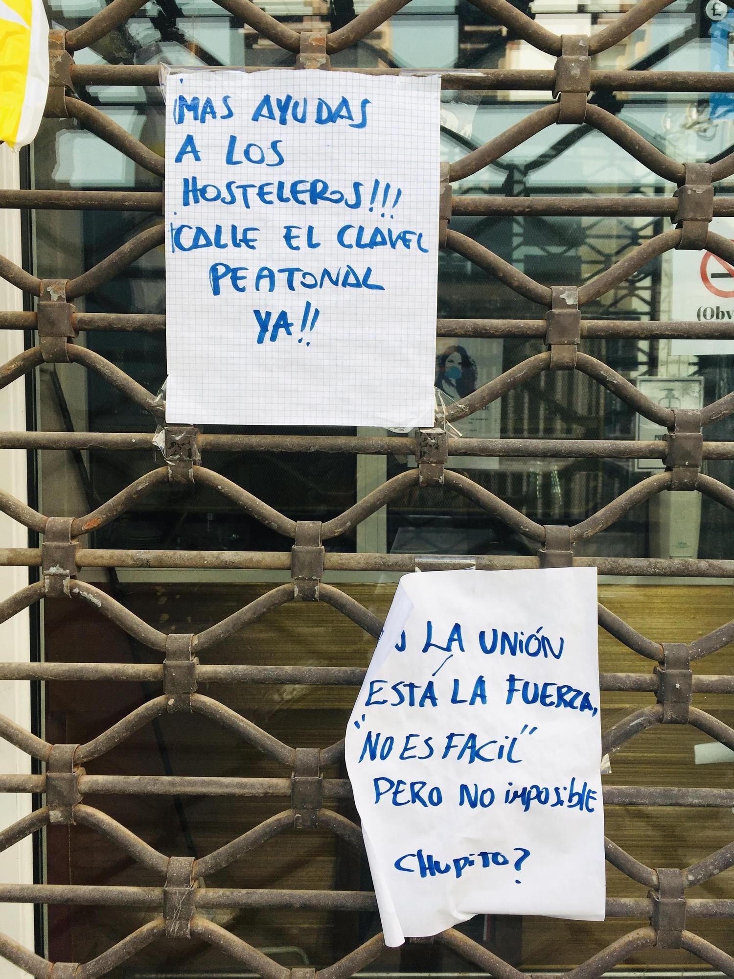 Carteles de ánimo en 'La Guiri'