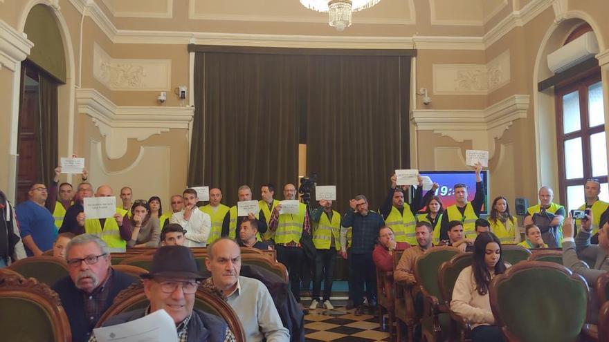 El GIP de la Policía Local logra paralizar el pleno con su protesta para pedir más sueldo