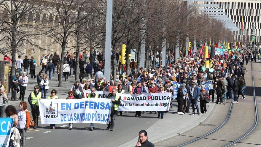 Manifestación en Zaragoza: &quot;La sanidad pública no se vende, se defiende&quot;