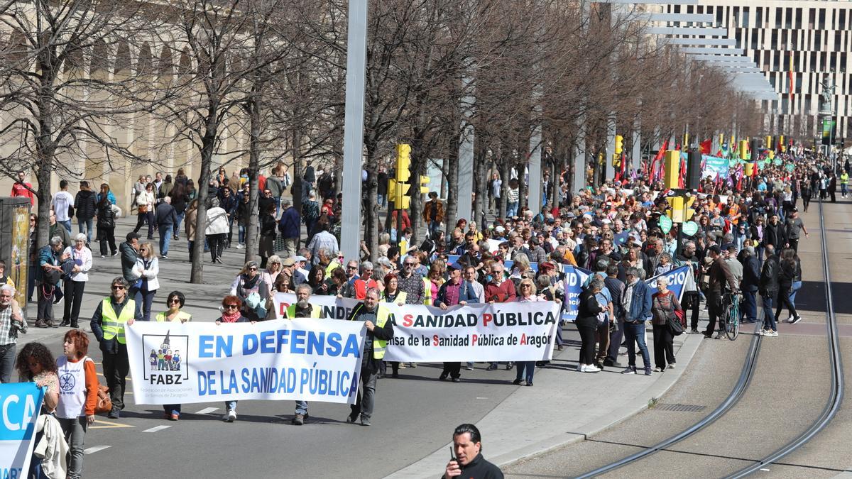 Manifestación por la sanidad pública, esta mañana, en Zaragoza.