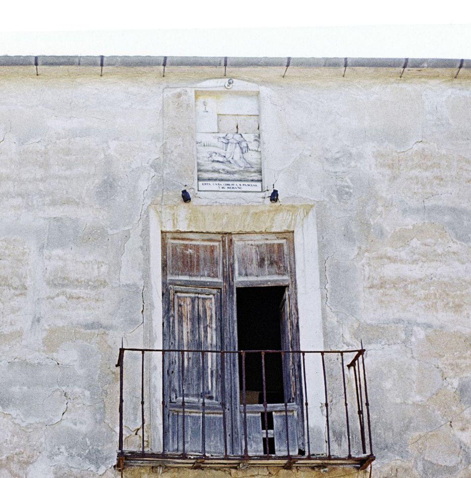 Plafó ceràmic a la casa de l’hort d’en Joan (1976).