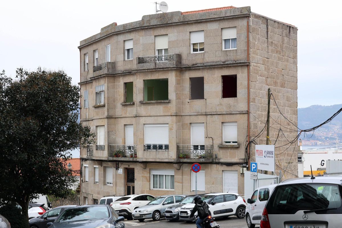 Vigo (Barrio del Cura). Edificio que será desalojado para ser derribado por las obras.