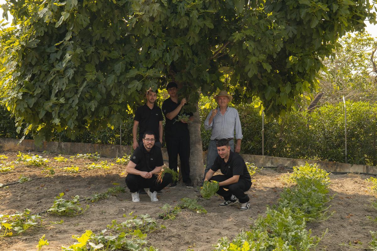 l cultivo propio y la temporalidad del producto guían una propuesta profundamente conectada con la tierra y el entorno de Mallorca.