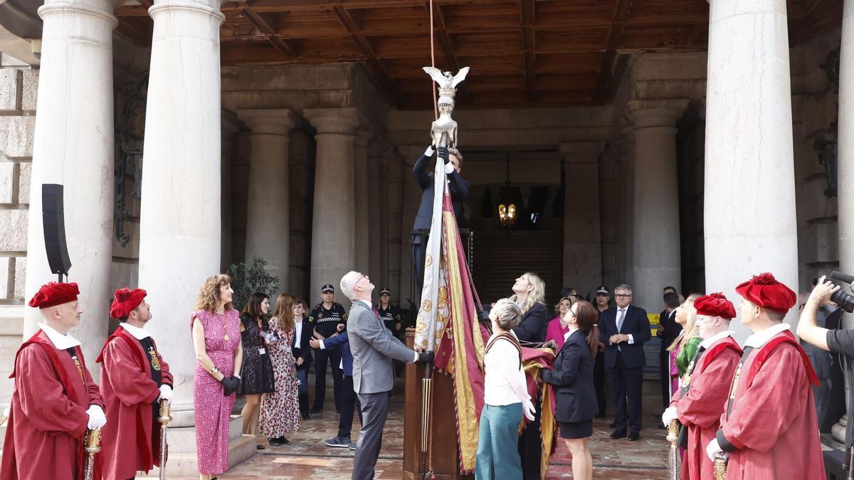 La procesión cívica deja imágenes para la historia