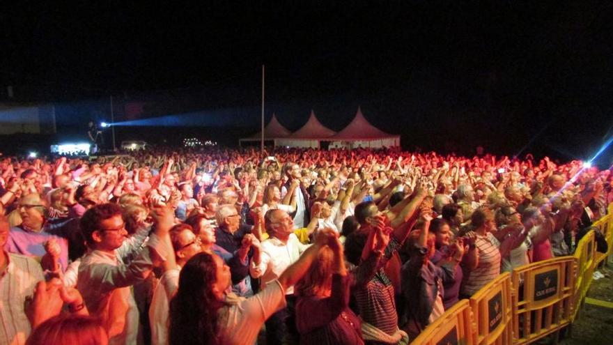 Público asistente a un concierto en las fiestas de Llanes, en una imagen de archivo.