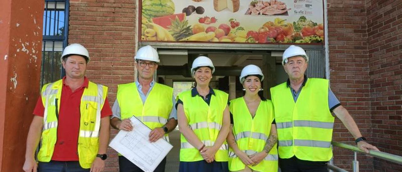 Visita a las obras del Mercat Municipal de Canals, ayer. | LEVANTE-EMV