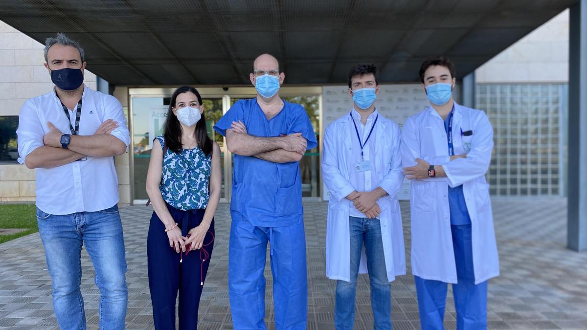 Cirujanos de trasplante hepático del Hospital Reina Sofía e investigadores de Imibic.
