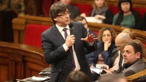 El ’president’, Carles Puigdemont, en una sesión de control al Govern en el Parlament.