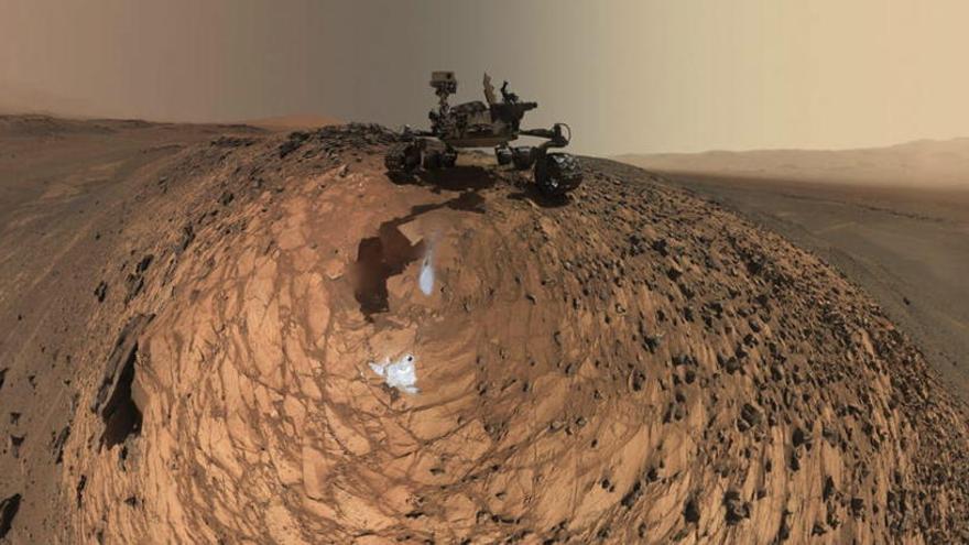 El rover &#039;Curiosity&#039; en la superficie de Marte.