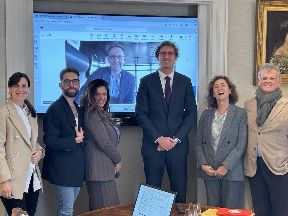 L'anunci de l'obra guanyadora dels premis Carmen Mateu.