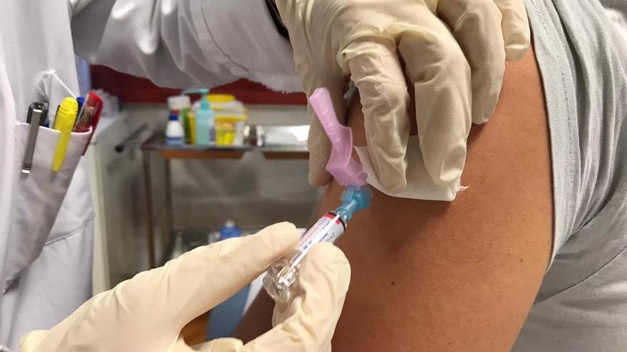 El Consell adelanta las primeras vacunas al profesorado al lunes 15 de marzo