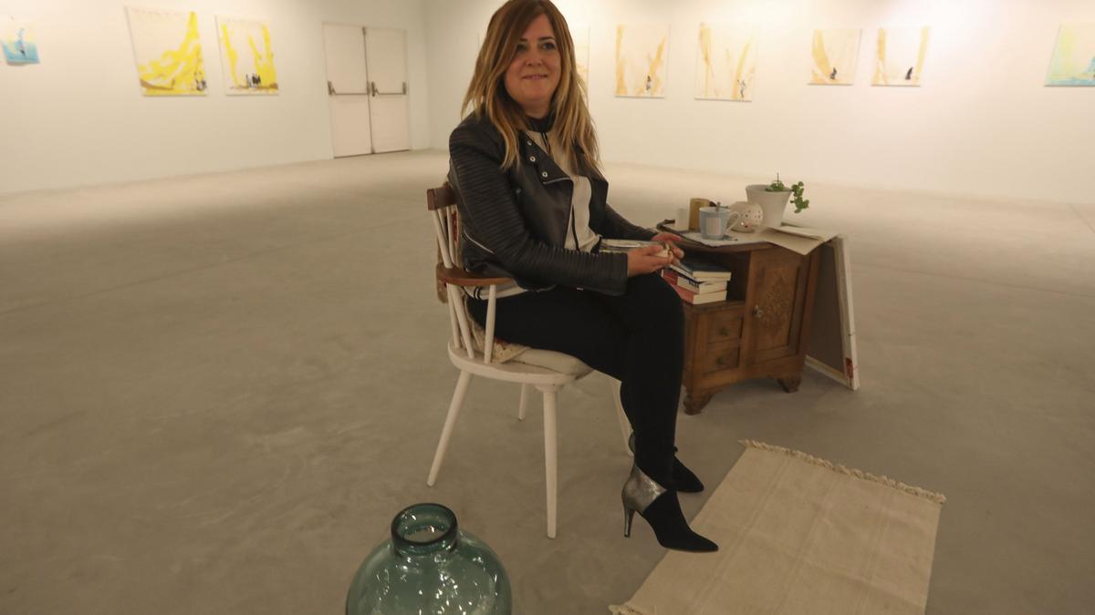 La artista, en una exposición en el Valey, en Castrillón.