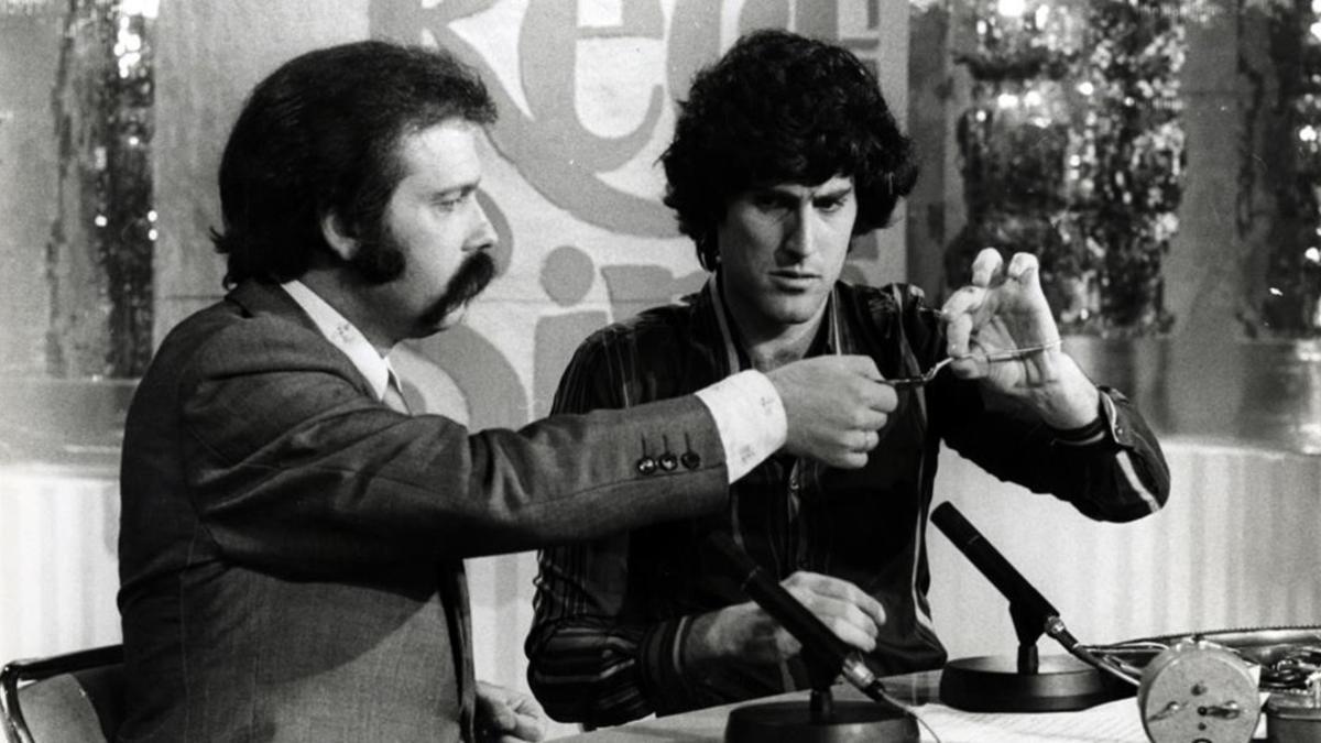 José María Íñigo, con Uri Geller en 'Directísimo'. España, 1975.