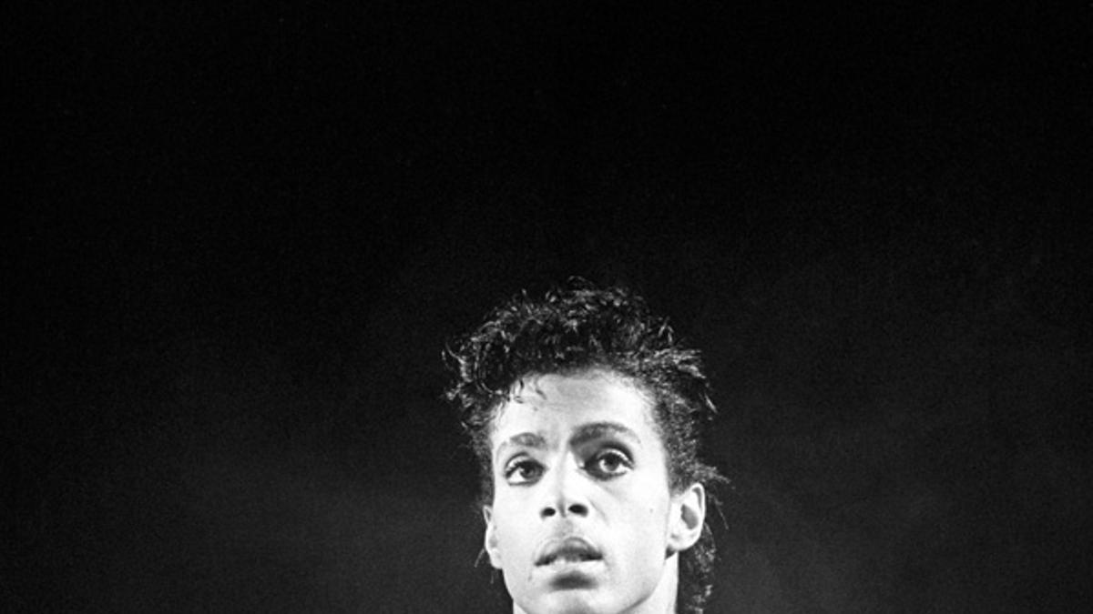 Prince en uno de sus conciertos en 1986