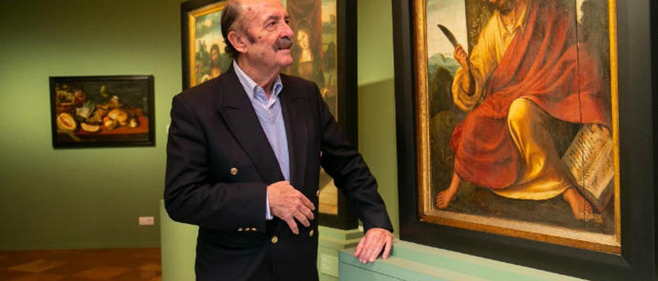 Manuel López, escritor y estudioso de la pintura flamenca, en la Casa de Colón.