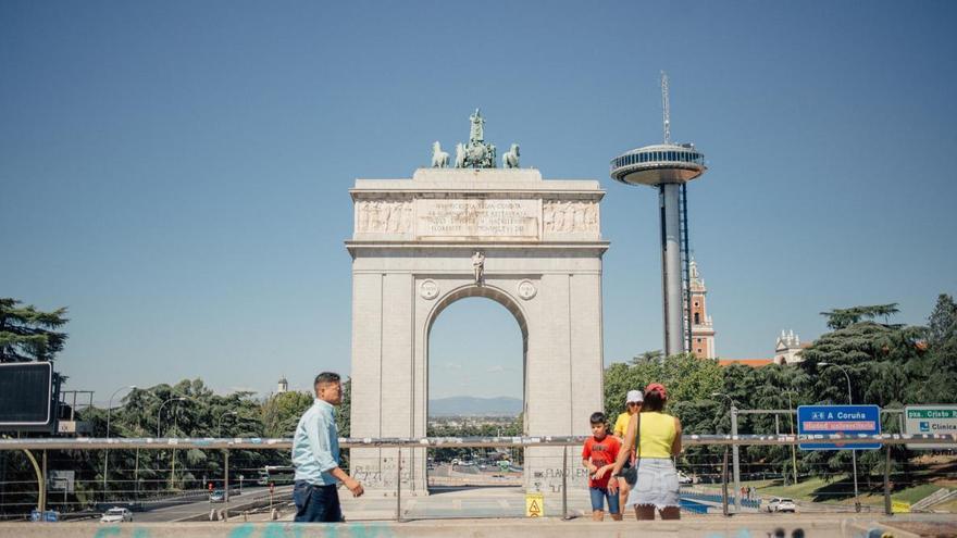 La Asociación de la Memoria Histórica pide al fiscal general actuar contra el Arco de la Victoria en Madrid