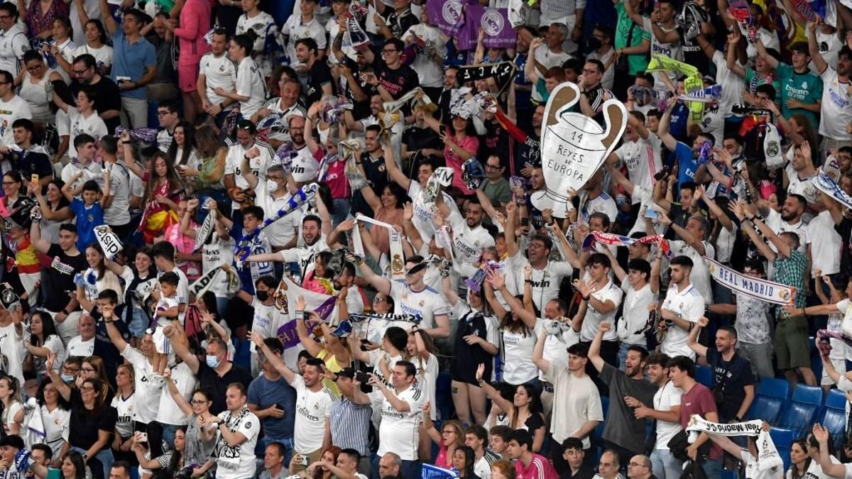 Benzema supera a Lewandowski en un triunfo histórico del Real Madrid en Anfield