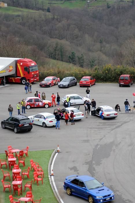 Exhibición automovilística en Langreo