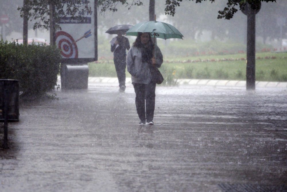 Una forta tempesta deixa 30 litres en una hora a Girona