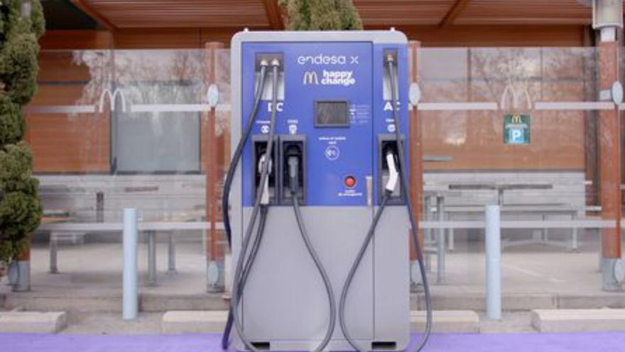 McDonald’s y Endesa instalan cargadores para coches eléctricos en Ibiza