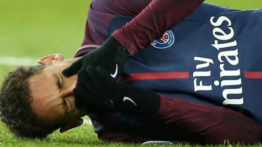 Neymar inicia su recuperación tras ser operado del pie