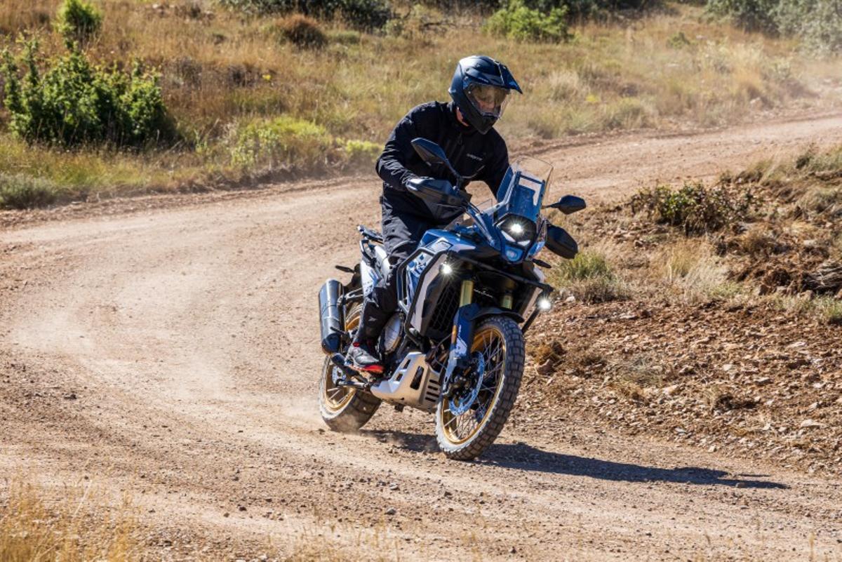 DS800 Rally'nin üzerinde durduğu temellerden biri, farklı senaryolara uyum sağlama yeteneğidir.