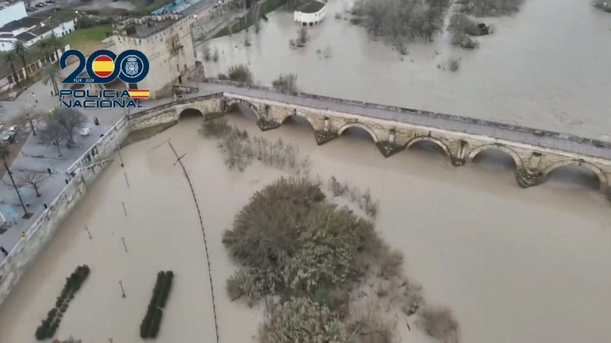 Así se ve desde el aire la crecida del Guadalquivir en Córdoba