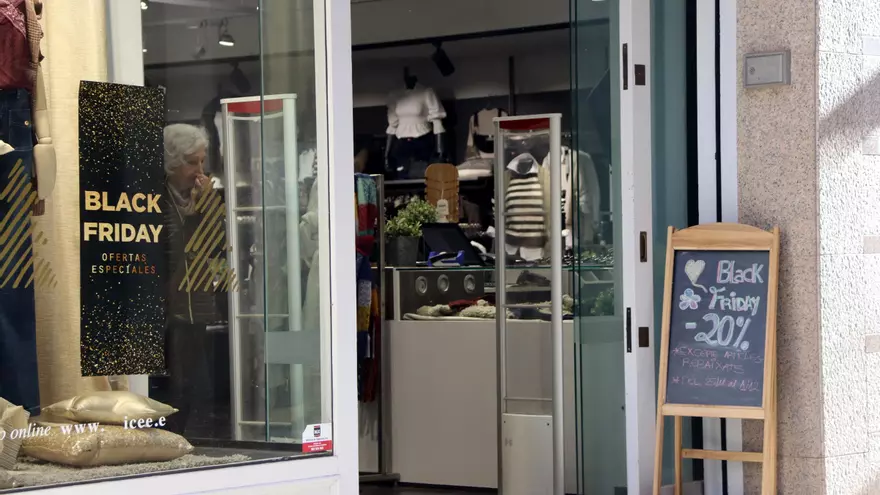 El petit comerç de Manresa celebra a contracor el Black Friday