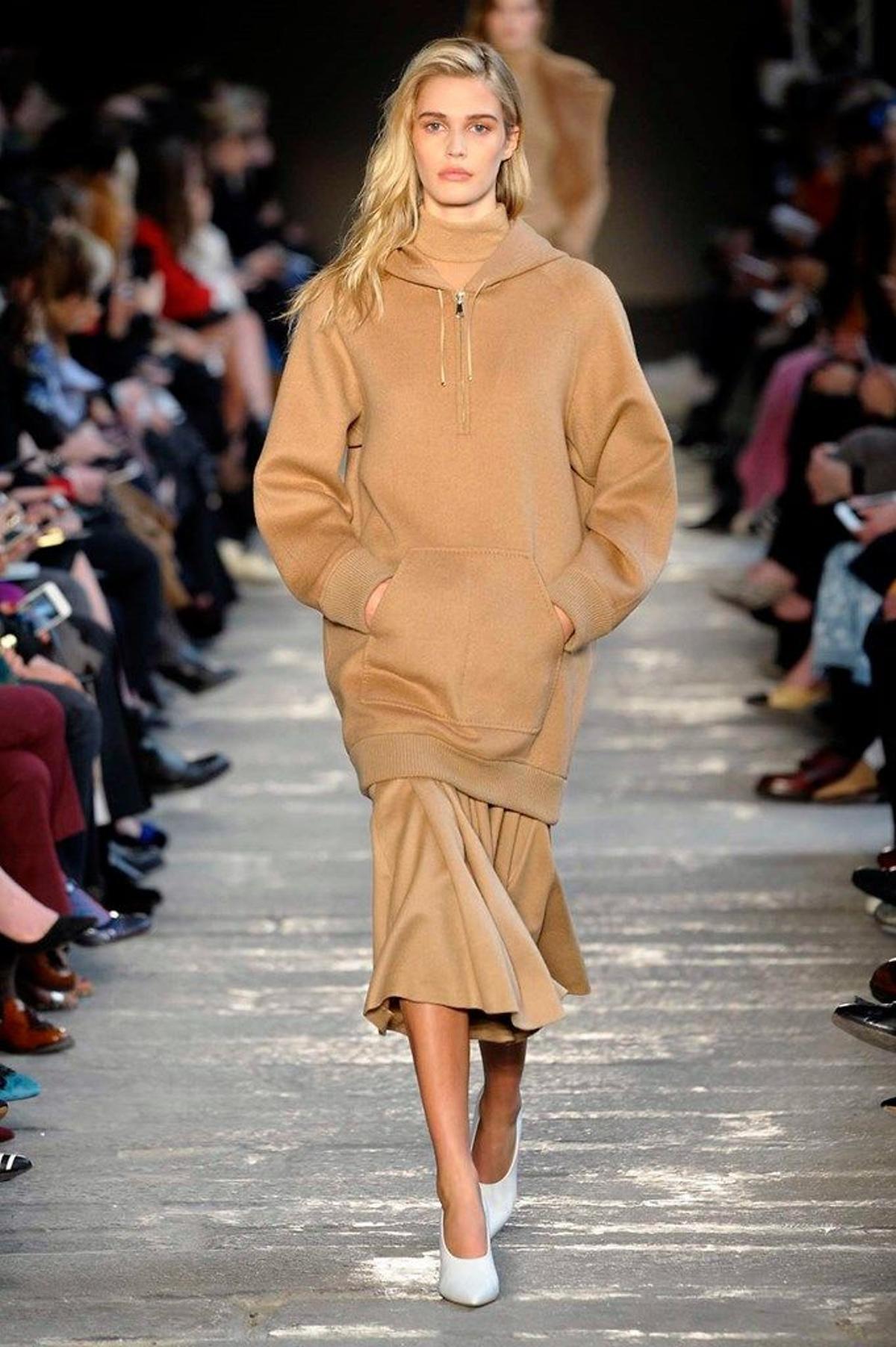 Una prenda, la sudadera: Max Mara - Milán - Mujer - Otoño-Invierno 2017-2018 52