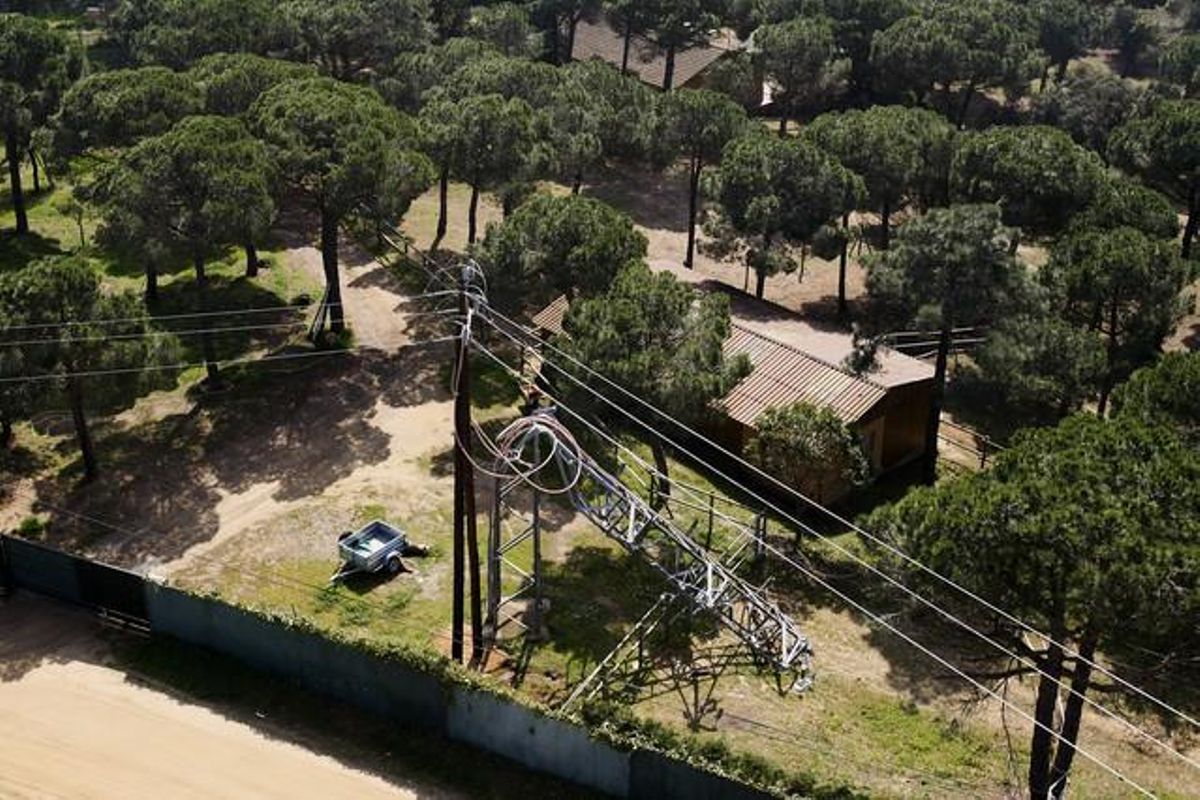 Lloret de Mar. Al reconstruir la línia es tindran en compte que es puguin tornar a produir fenòmens meteorològics d’aquest tipus, i s’espera que puguin suportar el següent temporal.