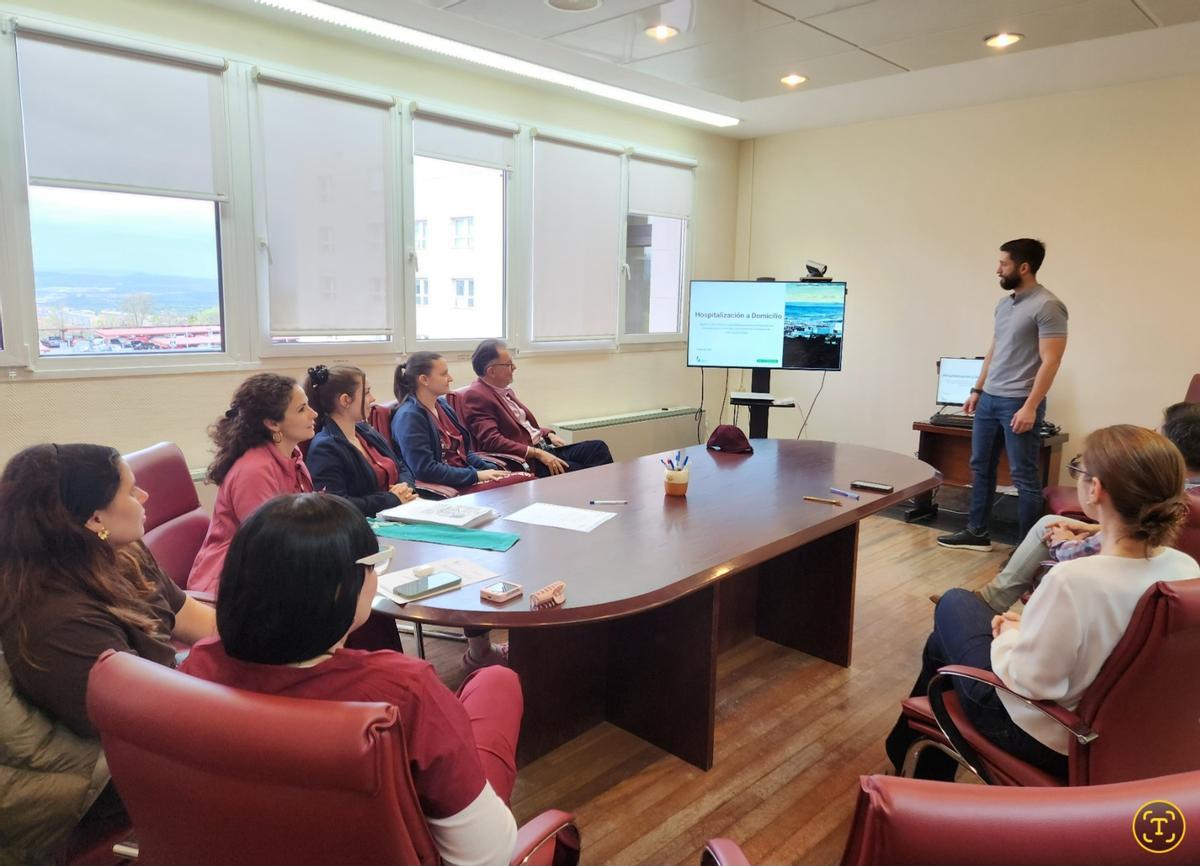 Reunión del equipo de Hospitalización a Domicilio del área de salud de Plasencia.