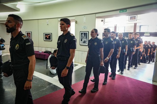 Fotogalería | Las mejores imágenes del acto de entrega de despachos a 96 nuevos policías locales de Extremadura