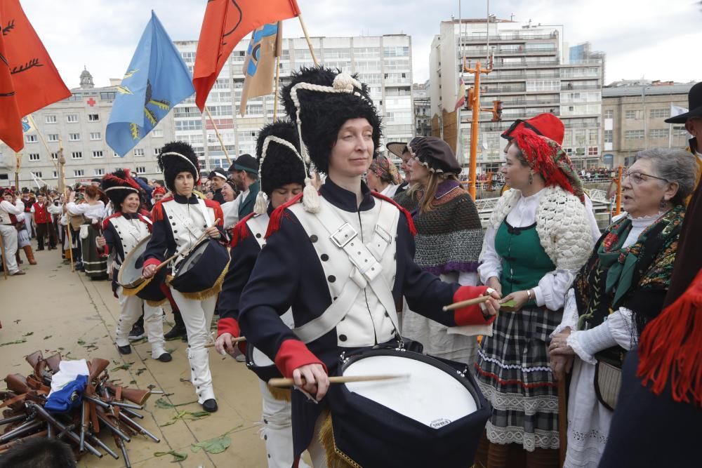 La representación de la expulsión de las tropas invasoras francesas congrega en el casco histórico a miles de personas para disfrutar del broche de oro a un fin de semana de fiesta.