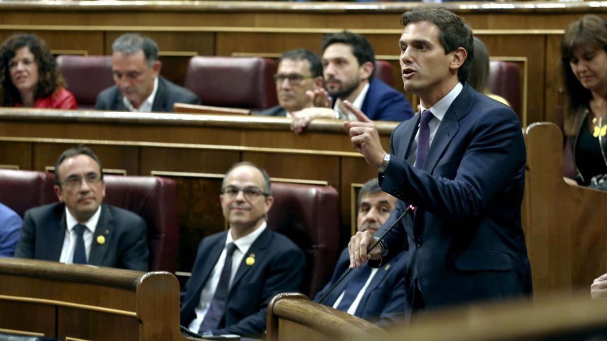 El líder de Cs, Albert Rivera, se queja de la fórmula utilizada por los diputados independentistas para jurar o prometer el acatamiento a la Constitución.