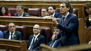 El líder de Cs, Albert Rivera, se queja de la fórmula utilizada por los diputados independentistas para jurar o prometer el acatamiento a la Constitución.