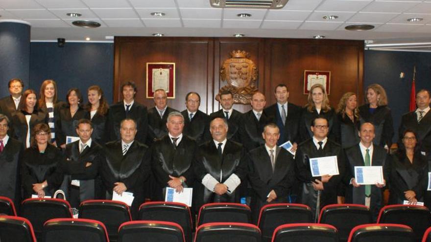 Acto. Entrega de diplomas a los abogados que acumulan 20 años en el turno de oficio