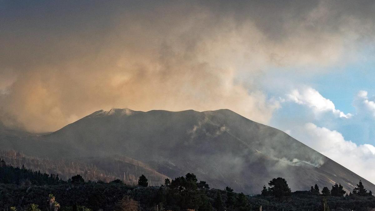 Blick auf den Vulkan auf La Palma am Dienstag (14.12.).