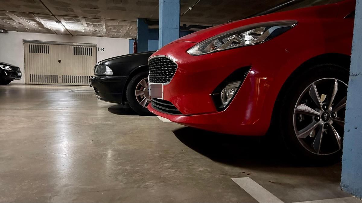 Si hay un coche aparcado en tu plaza de garaje, saca fotos y vídeo.