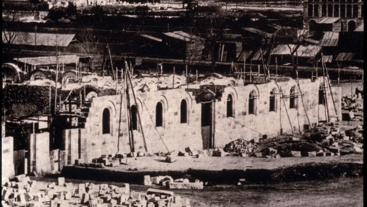 El Edifici Històric de la Universitat de Barcelona, en construcción en 1870.